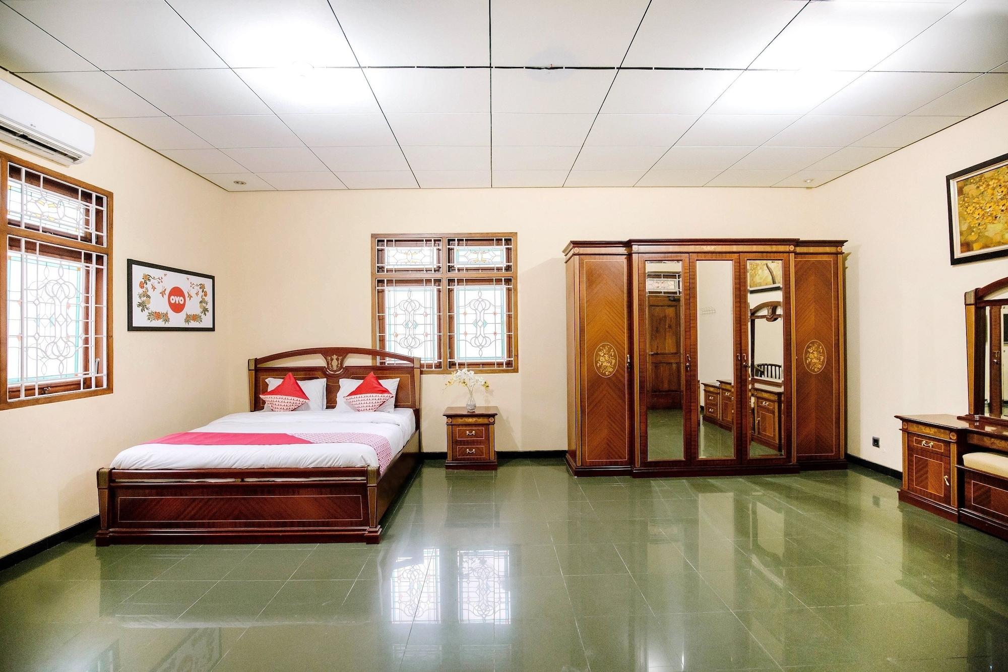בניוואנגי Oyo 986 Authentic Osing Homestay מראה חיצוני תמונה