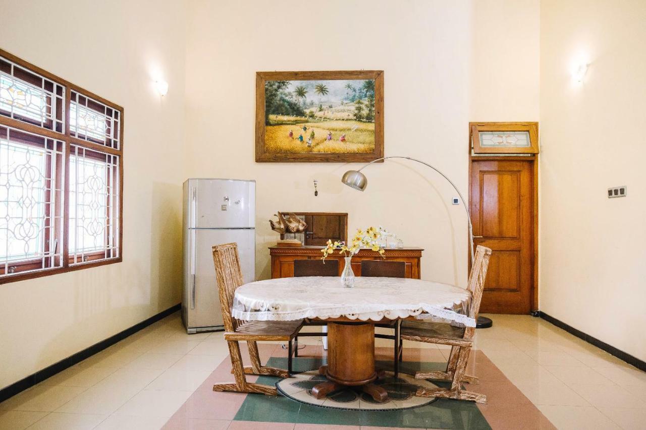 בניוואנגי Oyo 986 Authentic Osing Homestay מראה חיצוני תמונה